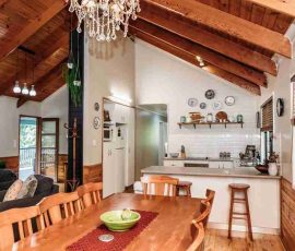 Riberry House - Kitchen Dining